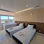 Luxpool * Albufeira