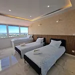 Luxpool *